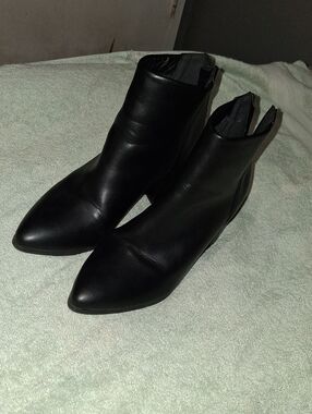 TOP Moda Black Pointed Leather Ankle Booties with Side Zip